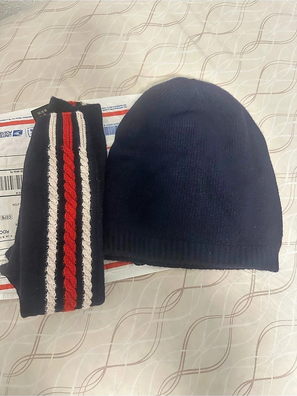 Gucci Wool Vertical Stripe Beanie Black & Red - Picture 2 of 3